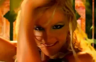 XXX مرد در جوراب ساق بلند گالری کس وکیر و لباس زیر زنانه سکس بالغ می کند
