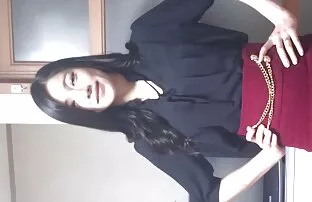 XXX شوهر با اشتیاق خیره می شود زیرا همسرش خروس را به سمت غریبه عکسکیر و کس می سوزاند