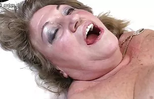 XXX یک سبزه فالوس دختر جوان عکس سکس کیرو کس را منفجر کرد