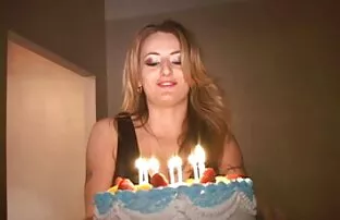 XXX مرد آنیلینگوس را به صورت دختران نازک عکس سکسی کس کیر دختری نازک ساخت