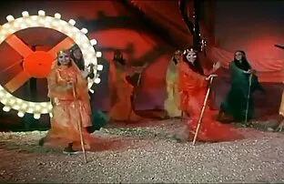 XXX شخص با انجام اپیلاسیون پرده و آلت تناسلی ، دوربین آماتور خود را از دست دانلود عکس کیر وکوس می دهد