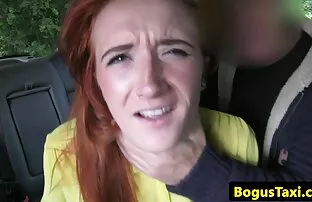 XXX وقتی یک میز درست می کند ، یک دختر باریک با همسر كس كير كون دوستش سرخ می کند